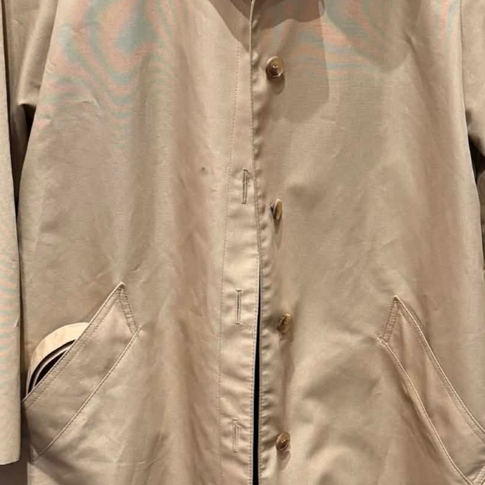 London Fog Beige Coat size 6 petite has 2 tiny dot marks not noticeable see pics - Picture 3 of 8